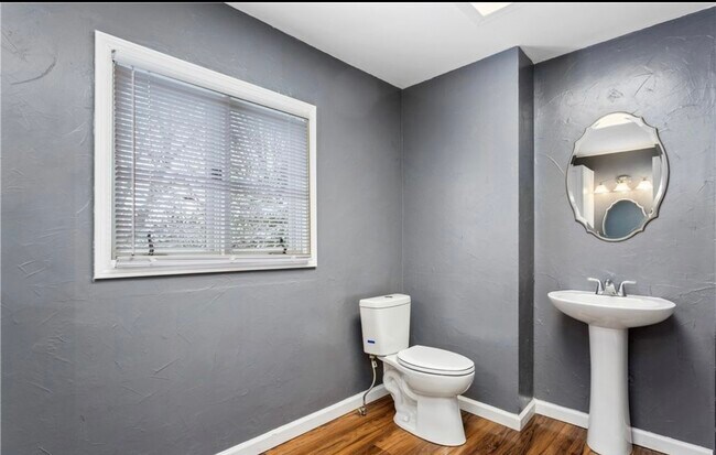 Building Photo - 230 W 39th St
