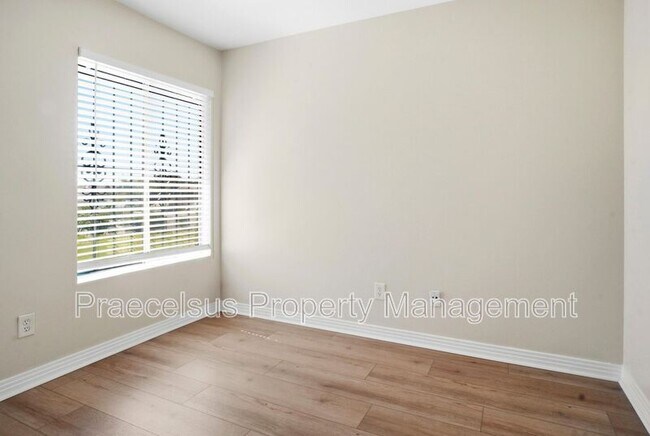 Building Photo - 3408 Clavelita St