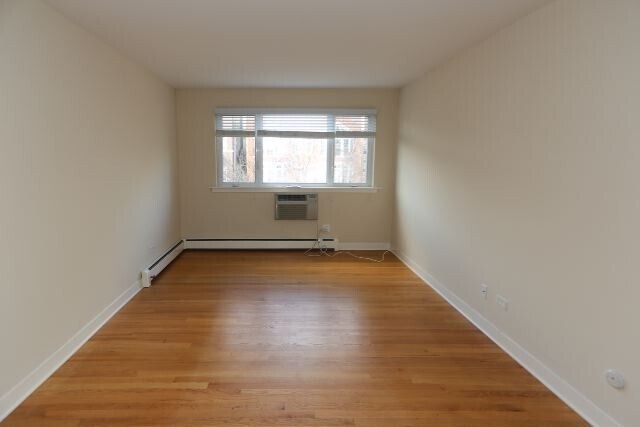 Building Photo - 630 W Wrightwood Ave