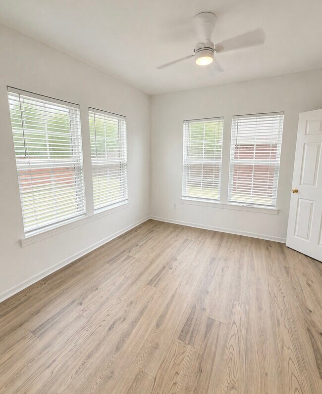 Building Photo - 3824 Woodleigh St