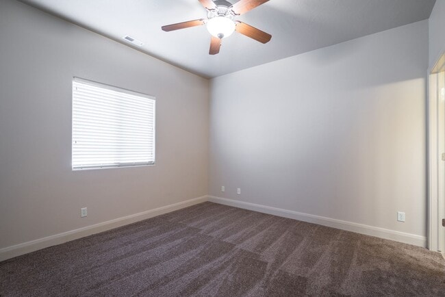 Building Photo - Spacious 2 Bedroom Hurricane Townhome Near...