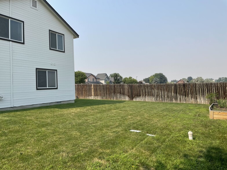 Building Photo - 5074 W Alderstone St