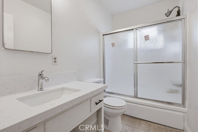 Building Photo - 930 N Stanley Ave