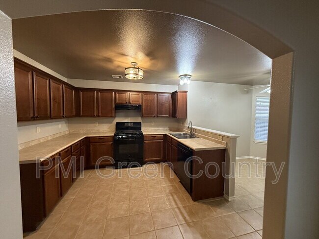 Building Photo - 3525 E Aurora St