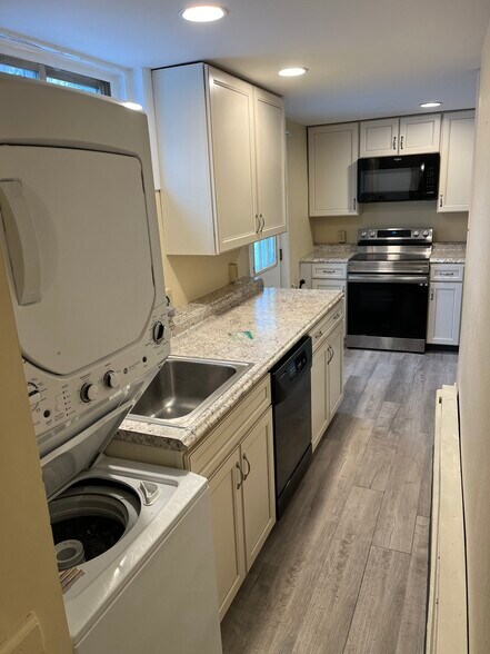 Building Photo - 6340 New St