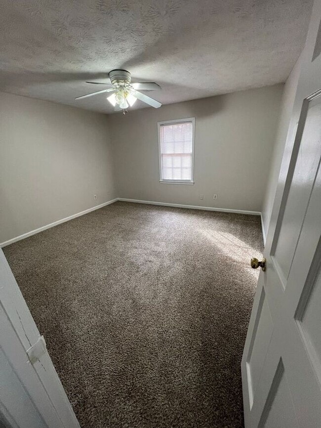 Building Photo - READY NOW!!! Ranch 2 bed 1 bath Duplex in Lawrenceville!