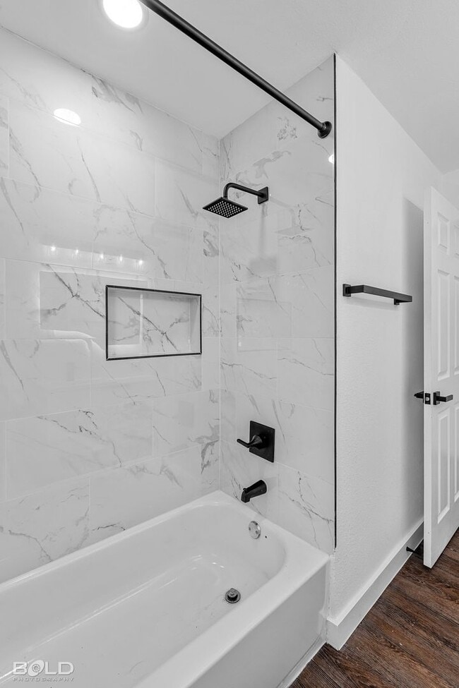 Building Photo - Check Out this 3 bed 2 bath in Bossier