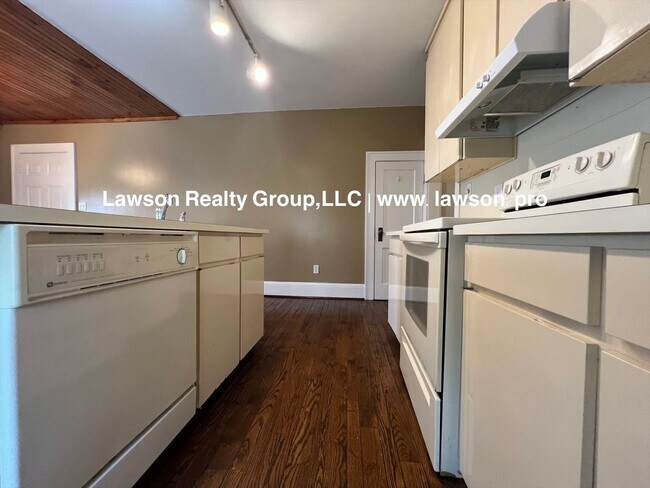 Building Photo - 928 2nd St SW