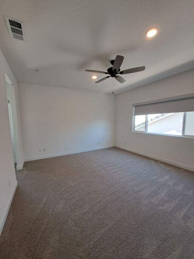 Building Photo - 911 Blue Oak Lane W