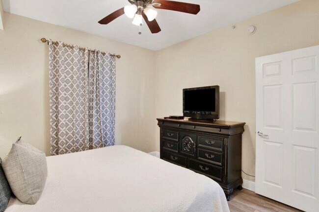 Building Photo - 365 E Beach Blvd