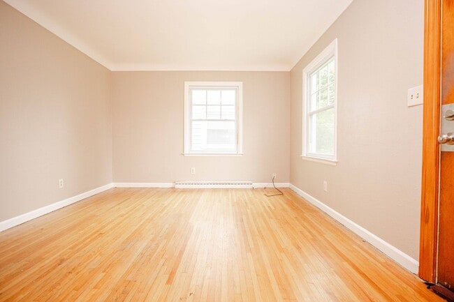 Building Photo - West Toledo 3 Bedroom