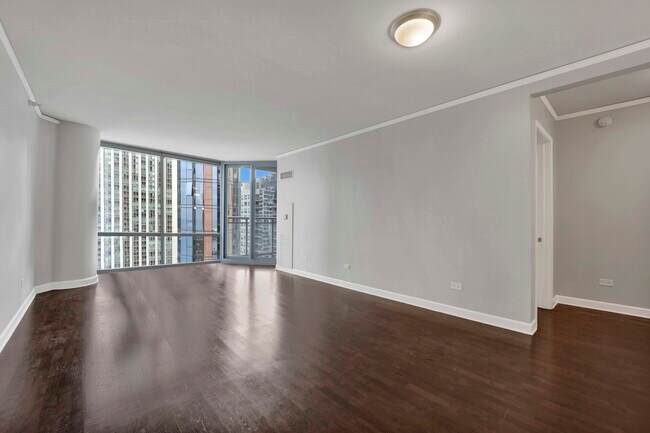 Building Photo - 450 E Waterside Dr
