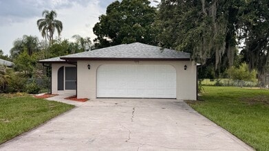 Building Photo - 3252 Golfview Rd
