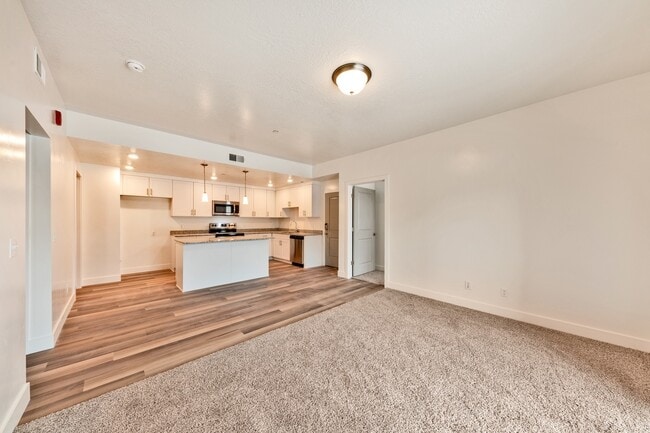 Building Photo - Beautiful Smart Home 3 Bed, 2 bath in Clea...