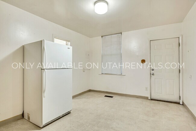 Building Photo - 210 S 1600 W St