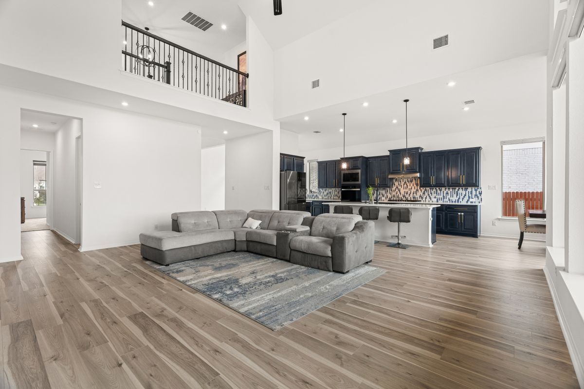 Building Photo - 372 Hollister Dr