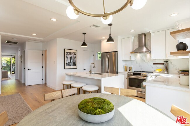 Building Photo - 3840 Lyceum Ave