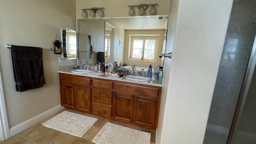 Master His and Her sinks - 297 Drummond Dr
