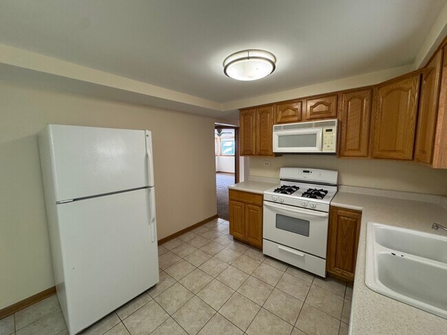 Building Photo - 4752 N Menard Ave