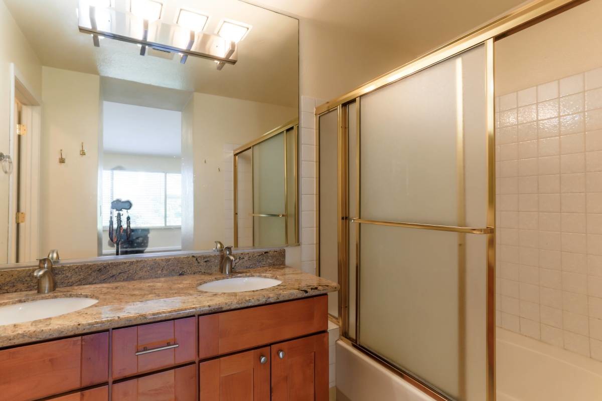 Building Photo - 6412 Buena Vista Dr
