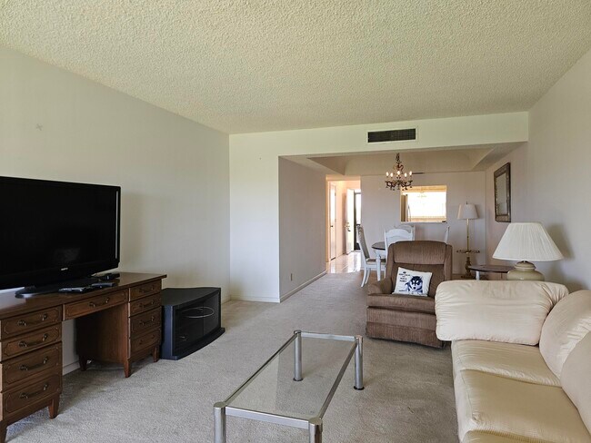 Building Photo - 23099 Barwood Ln N