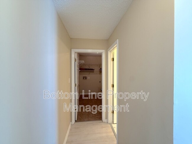 Building Photo - 9423 Fairmead Dr