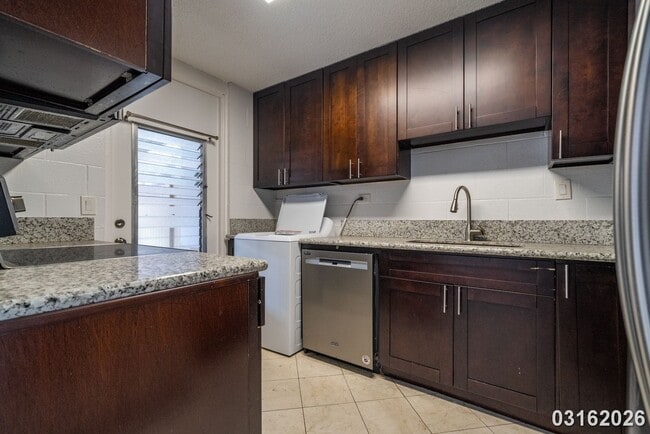 Building Photo - 1158 Hoola Pl