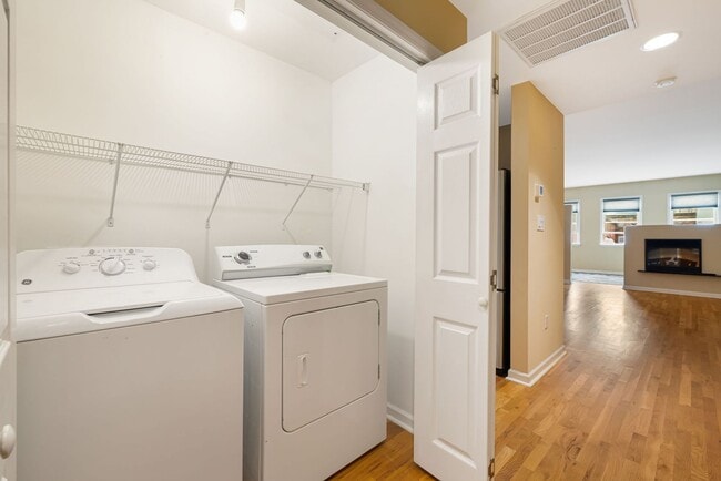 Building Photo - Stylish Studio Condo in Downtown Asheville – Rare Top-Floor Find