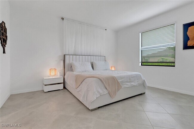 Building Photo - 3426 Menores Wy