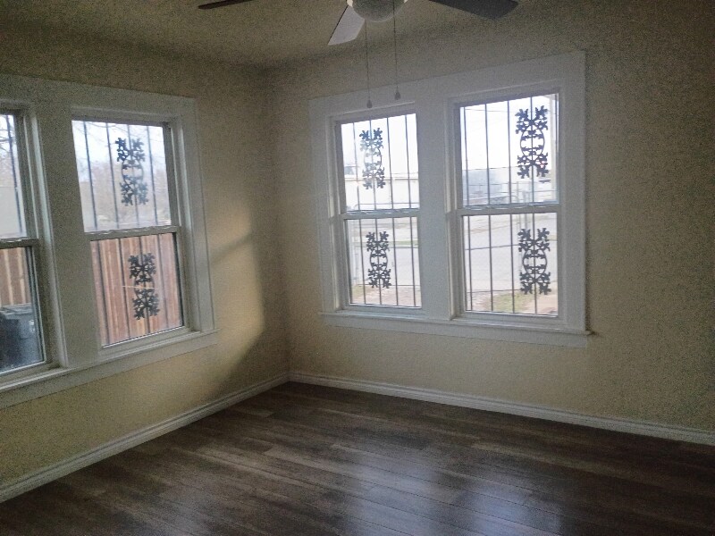 Building Photo - 3111 Strong Ave