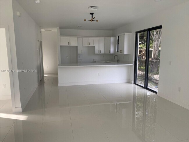 Building Photo - 1851 Wilmington St