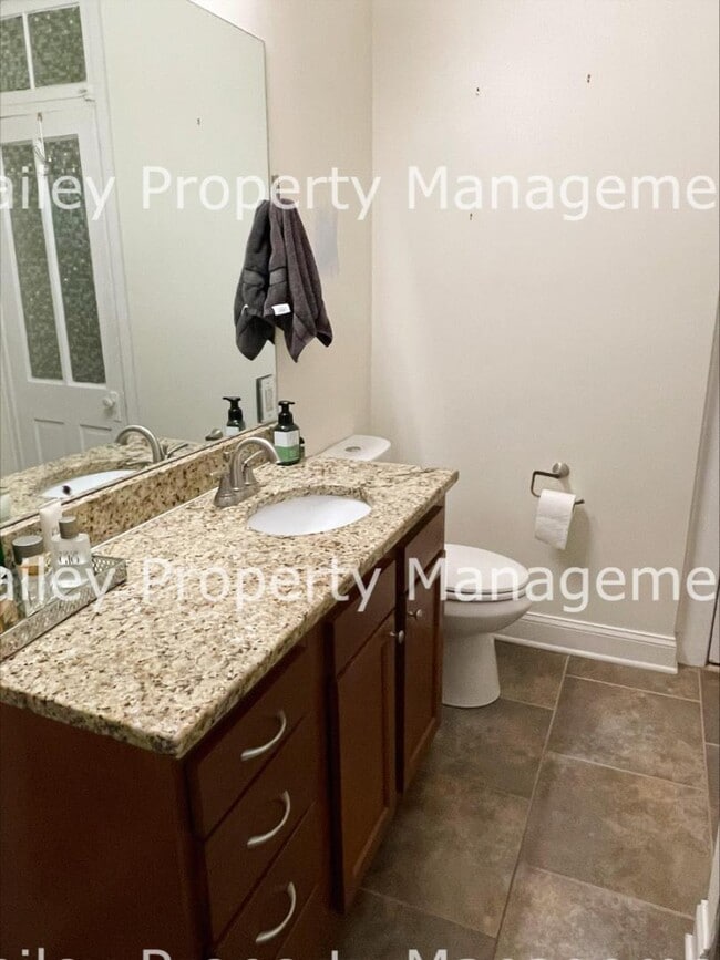 Building Photo - 1046 E Caldwell St