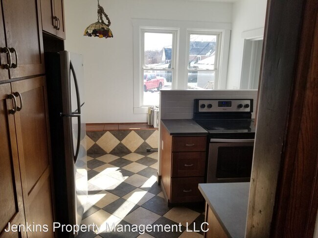 Building Photo - 5 br, 3 bath House - 122 S 4th St