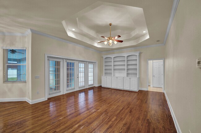 Family Room. - 832 Ashton Oaks Cir