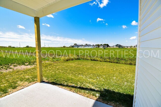 Building Photo - 4 Bed 2 Bath Home in the Waukee School Dis...