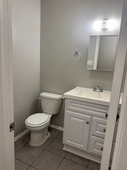 Building Photo - 708 24th St