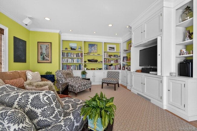 Building Photo - 336 Mariposa Dr