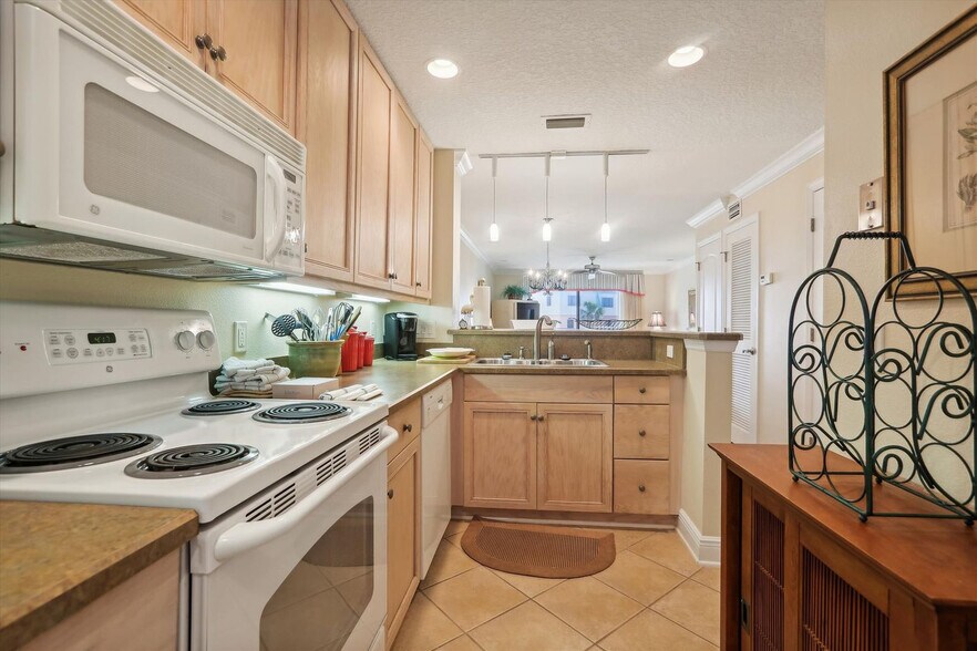 Building Photo - 6100 A1A S
