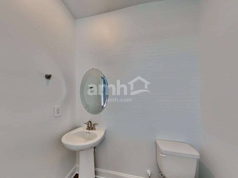 Building Photo - 216 Latitia Lane