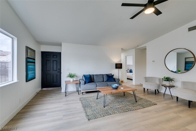 Building Photo - 598 Jackson Dr