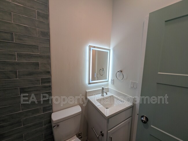 Building Photo - 816 1/2 13th St NW