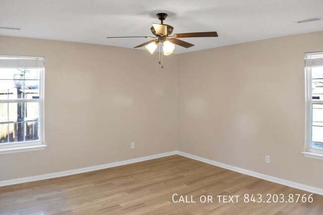 Building Photo - 9990 Hallsford Dr