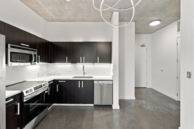 Building Photo - 600 12th Ave S