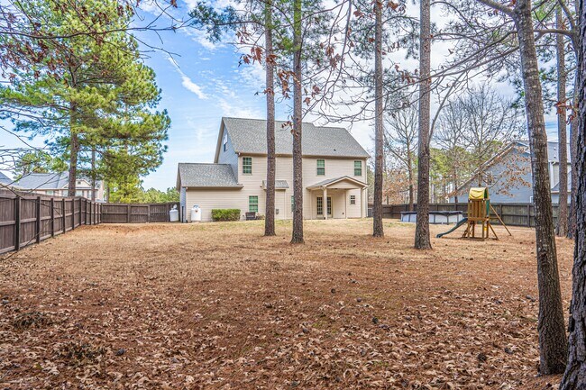 Building Photo - 135 Almond Dr