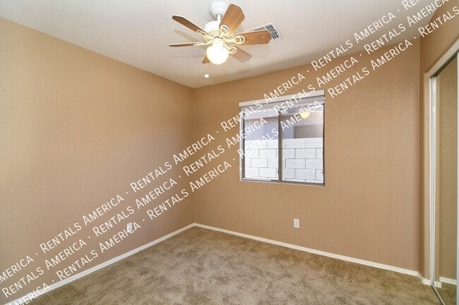 Building Photo - 865 E Impreria St