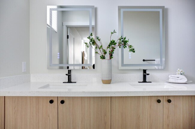 Building Photo - 630 N Power Rd