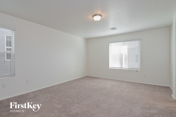 Building Photo - 2863 N Fair Oaks Ave
