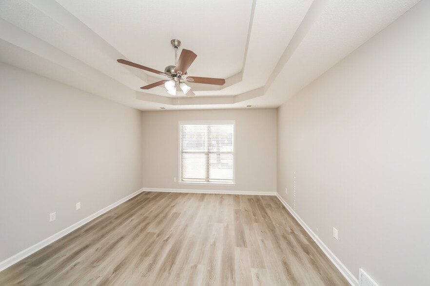 Building Photo - 10442 Sanford Dr