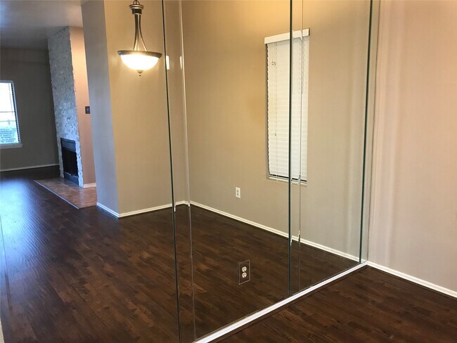 Building Photo - 2023 Gentryside Dr