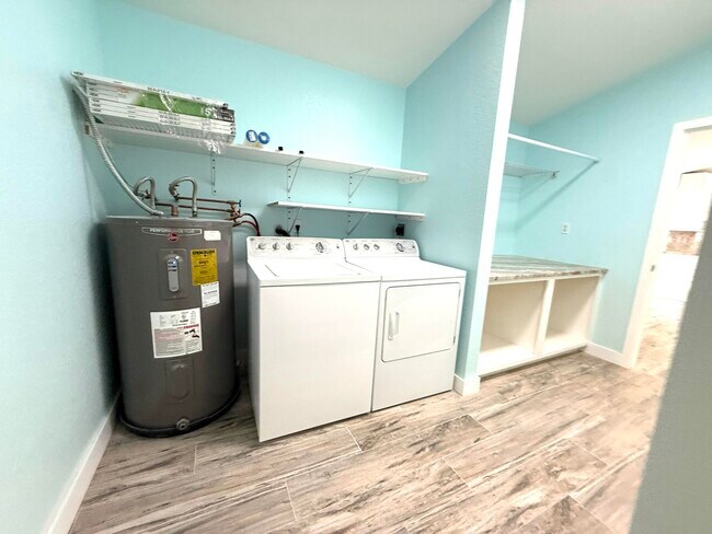 Building Photo - 15859 68th Ct N